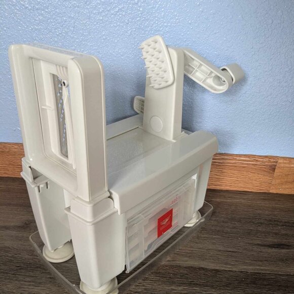 Paderno World Cuisine 6-Blade Vegetable Slicer / Spiralizer - Picture 2 of 5